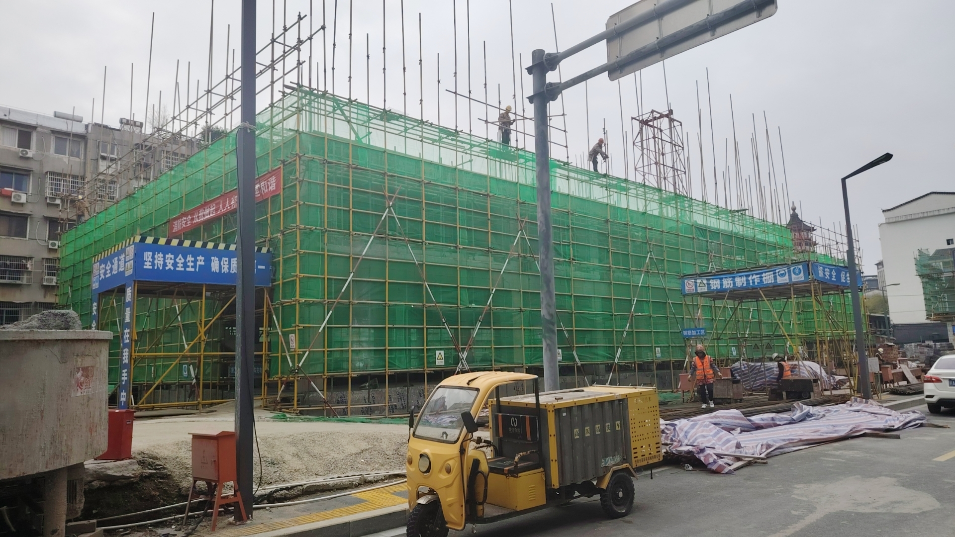 1709174521654049.jpg 南昌市第二建筑工程有限公司繩金塔項(xiàng)目部“開(kāi)門(mén)紅”相片(2).jpg